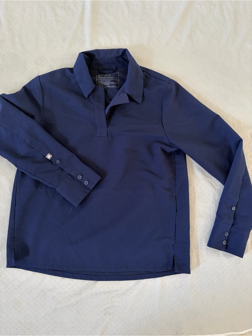 Figs women’s Long Sleeve Shirt in Navy